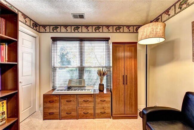 Building Photo - 3940 Piper Glen Dr NE