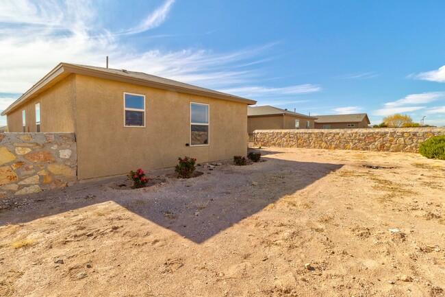 Building Photo - BEAUTIFUL HORIZON HOME