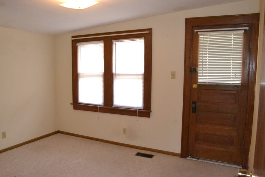 Building Photo - 402.5 Mulberry St