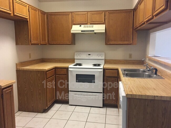 Building Photo - 7332 Blackthorn Dr
