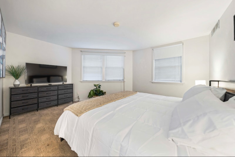 Building Photo - 383 Oxford St