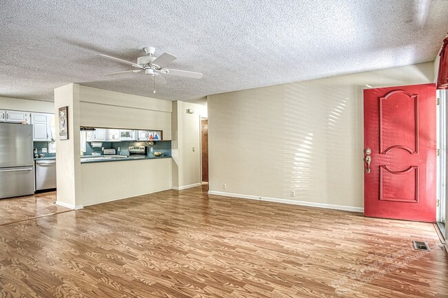 Building Photo - Central Hot Springs Village/Home/Unfurnished