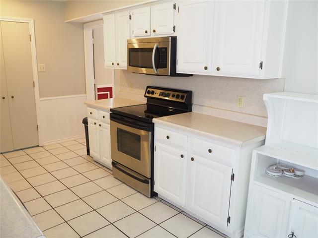 Building Photo - 924 Summer Trail