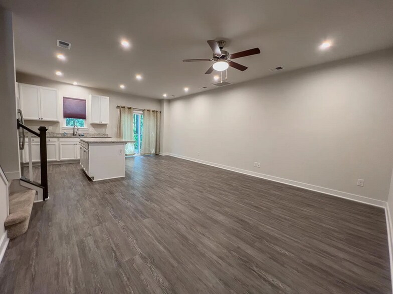 Building Photo - 307 Grand Palm Ln