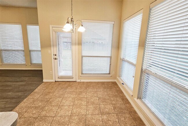 Building Photo - 1824 Woody Ln