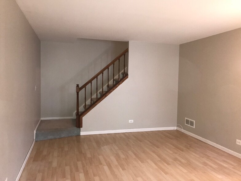 Living room - 420 Tanglewood Ct