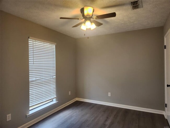 Building Photo - 463 Durden Rd