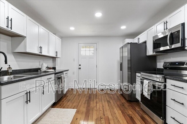 Building Photo - 16 Woods Ln