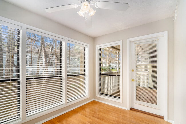 Building Photo - 1115 Summit N Dr