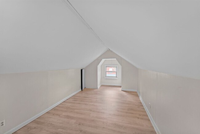 Building Photo - 2215 N Wood Ave