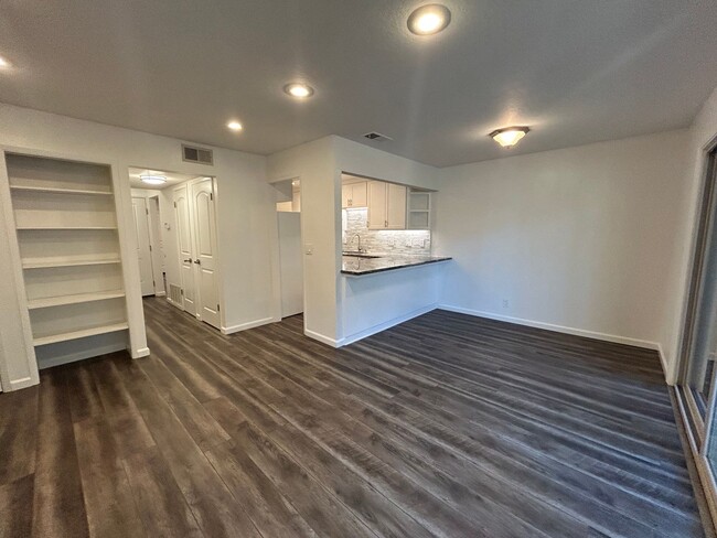 Building Photo - Move-In-Ready two-story townhome located o...