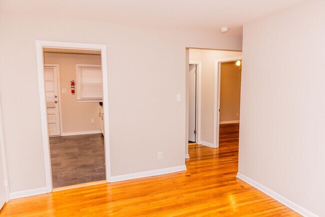 Building Photo - ONE MONTH FREE-Sign by 2/28/2026: Walk to Carytown & the Fan