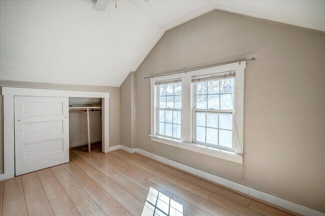 Building Photo - Monroe Duplex