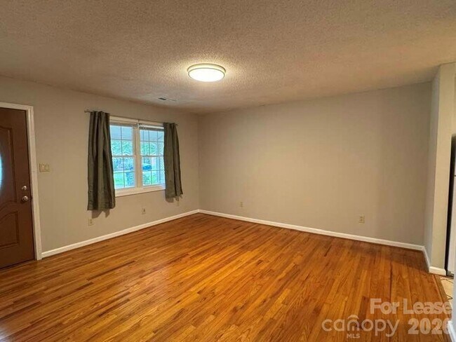 Building Photo - 411 Ludwick Ave