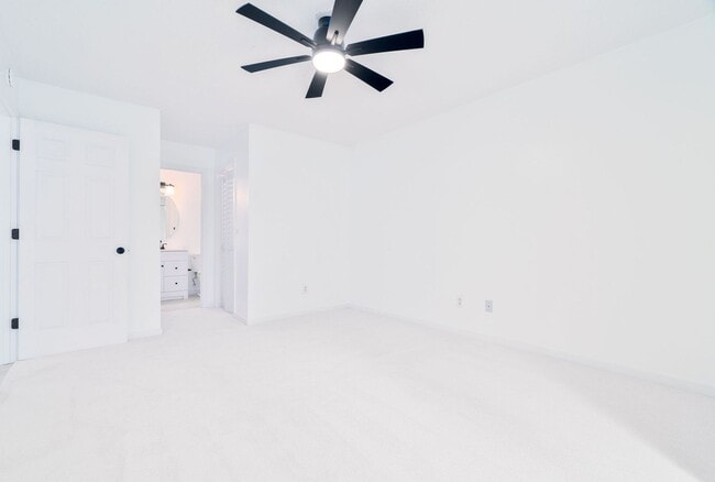 Building Photo - Low-Maintenance Living in Gated Park at Rivers Edge!