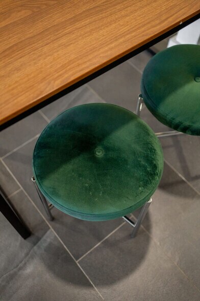 Building Photo - 1136 Crescent Ave NE