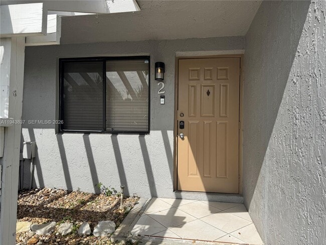 Building Photo - 603 Racquet Club Rd