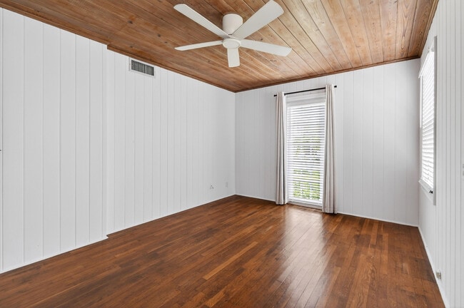 Building Photo - 236 Greymon Dr