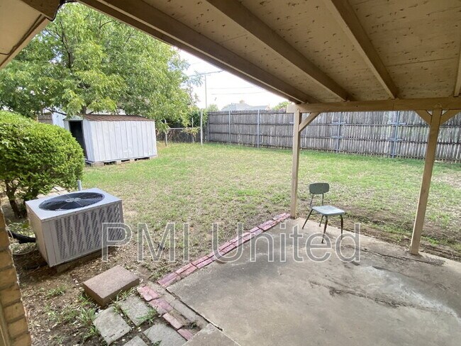 Building Photo - 3402 Hastings Dr