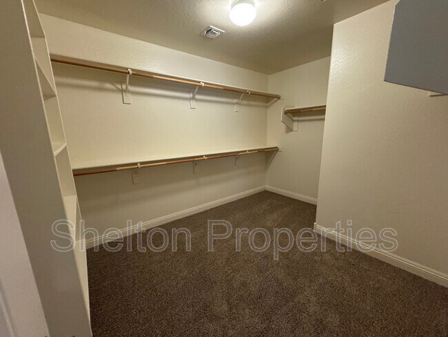 Building Photo - 20901 W Maiden Ln