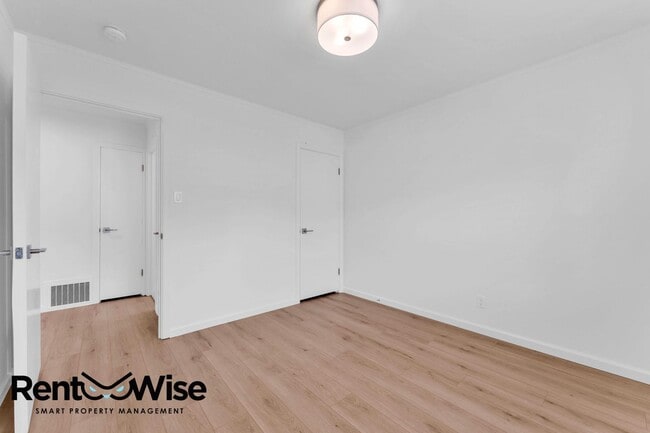 Building Photo - 110 Cuesta Dr