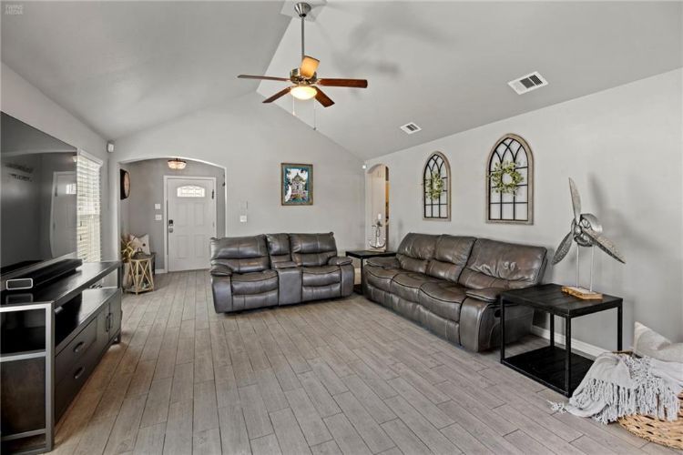 Building Photo - 7410 Russ Ln