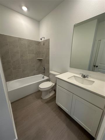 Building Photo - 620 Mare Dr