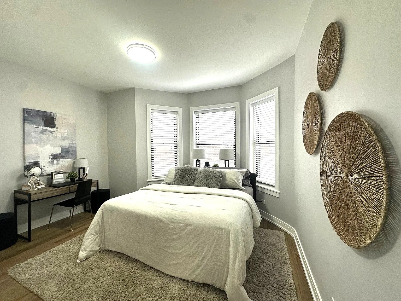 Building Photo - 3844 N Wilton Ave