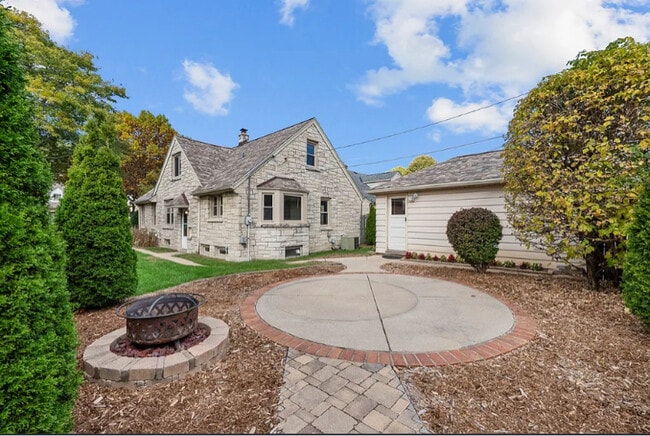 Building Photo - 2816 N 75th St