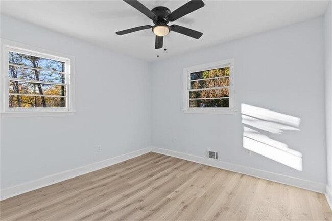 Building Photo - 2241 Glendale Dr