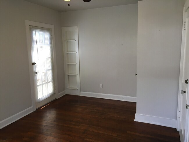 Building Photo - 812 E 30th St