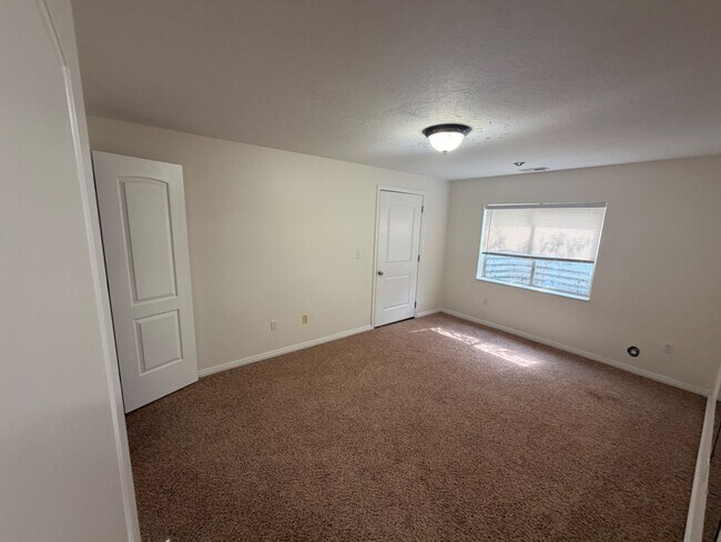 Building Photo - 4077 S Clipper St