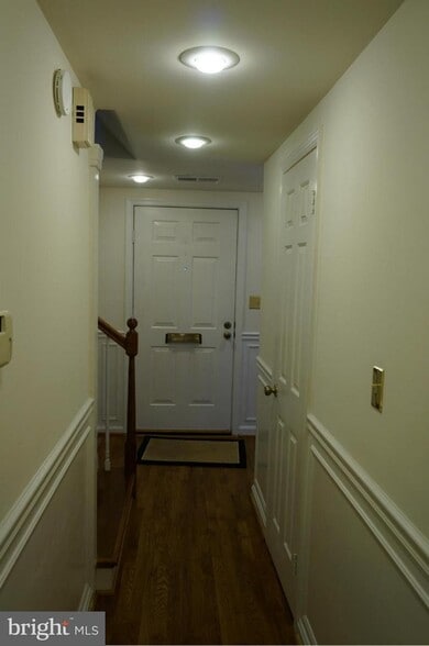 Center Hall - 6639 Hillandale Rd