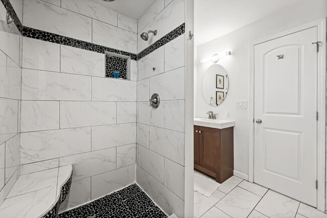 Building Photo - 414 Charles Pl