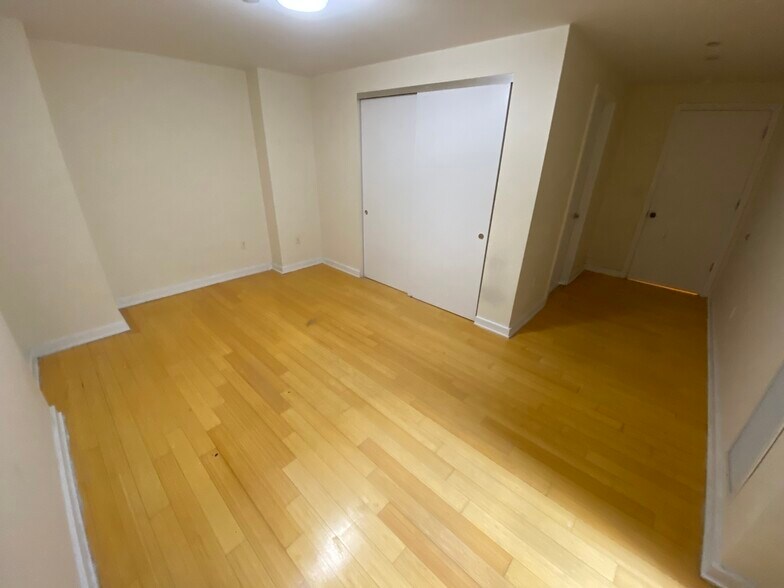 Building Photo - 5 Boylston Pl