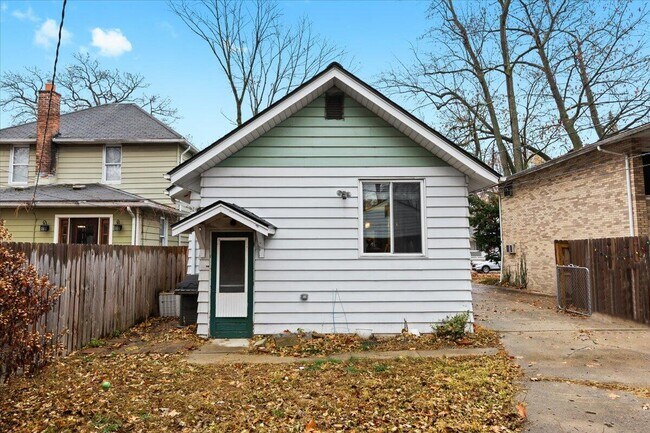 Building Photo - 575 E Lewiston Ave