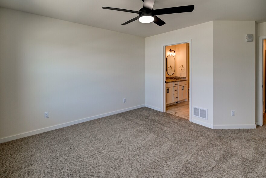 Building Photo - 4879 Lacy Rd