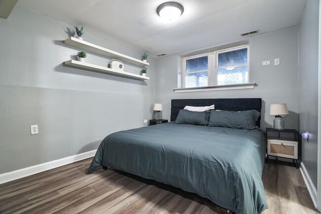 Building Photo - 3018 N Clybourn Ave