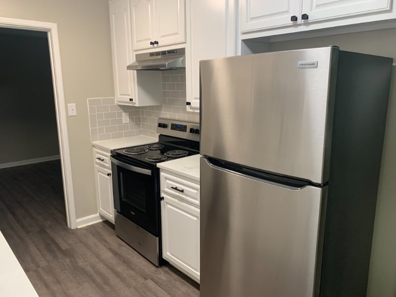 Building Photo - 651 Sarver Ave