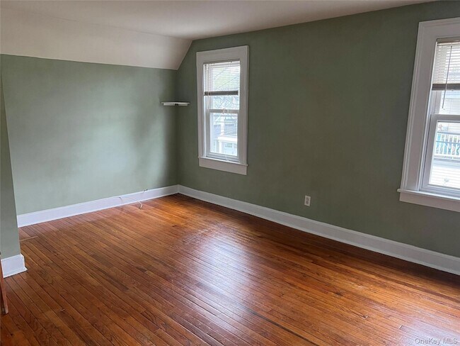 Building Photo - 140 12th Ave