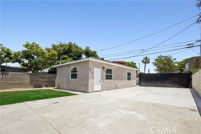Building Photo - 3816 S Victoria Ave