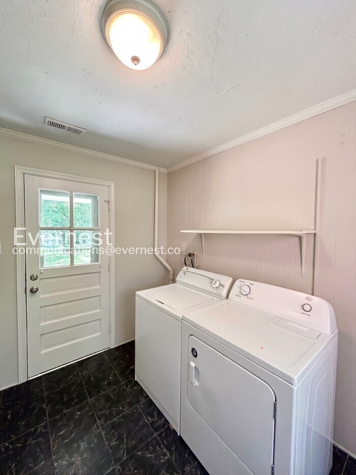 Building Photo - 2909 Westgate Dr