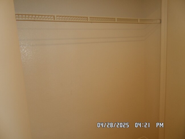 Building Photo - 3 Bedrooms, 2 1/2 Bathrooms, 2 Story, Loft...