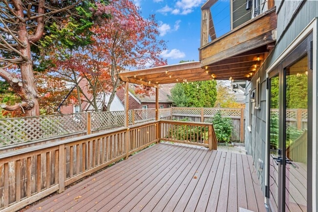 Building Photo - 4Bd/3Ba Seattle House