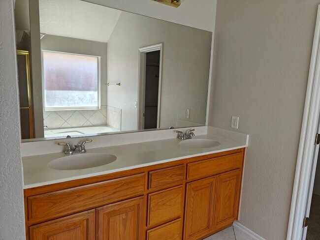 Building Photo - 809 Regiment Way