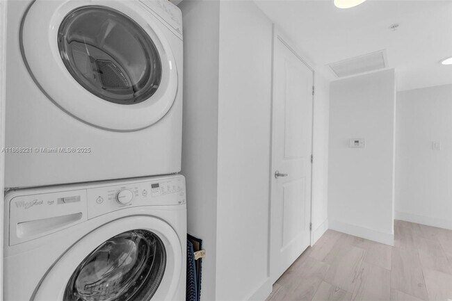 Building Photo - 400 Sunny Isles Blvd