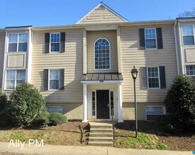 Building Photo - 1313 Villa Way