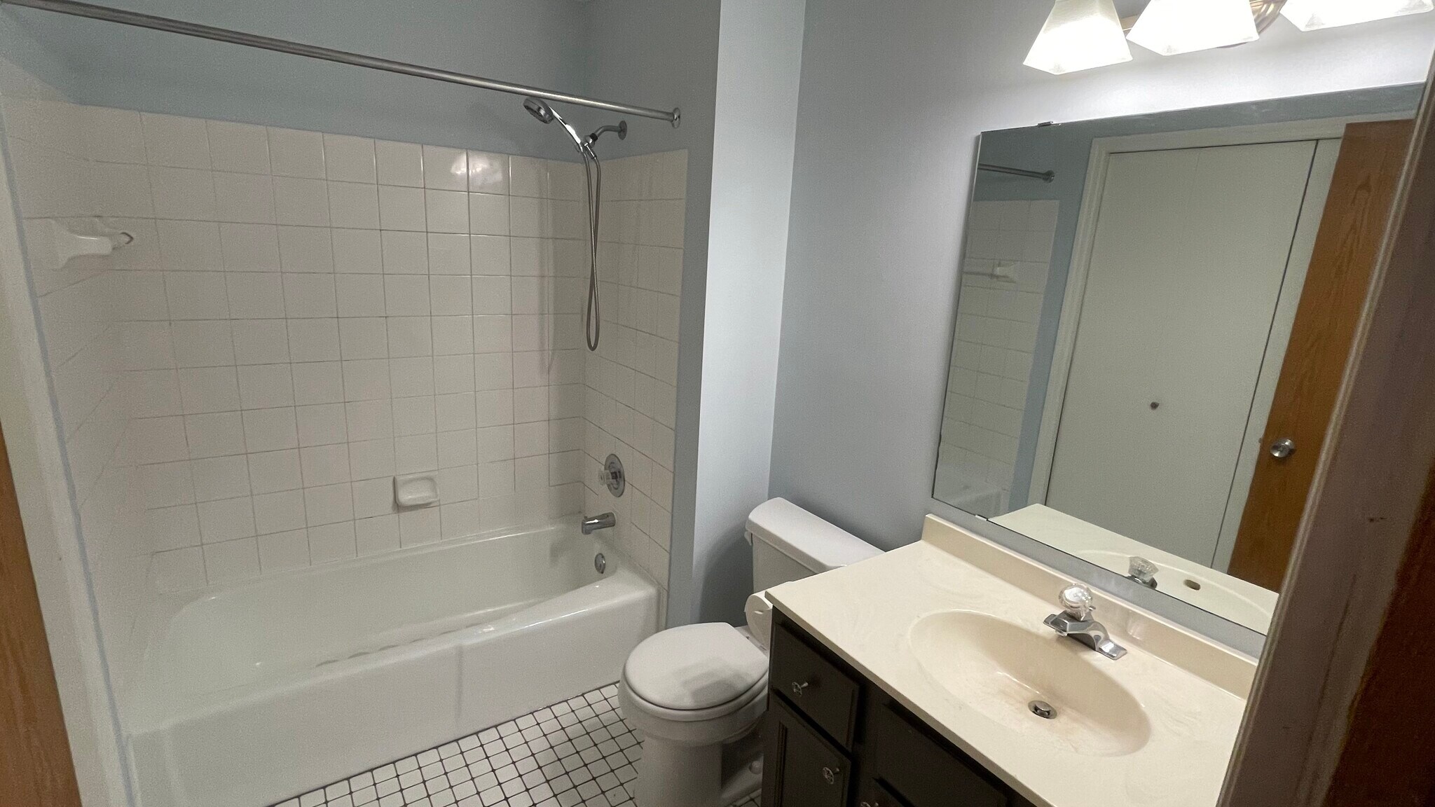 Building Photo - 5330 Highpointe Dr