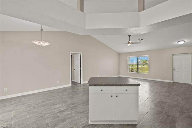 Building Photo - 3919 SW 14th Pl