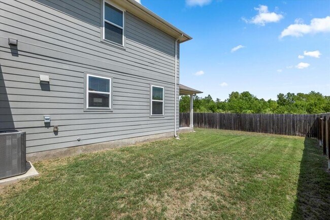 Building Photo - 121 Emerald Pass